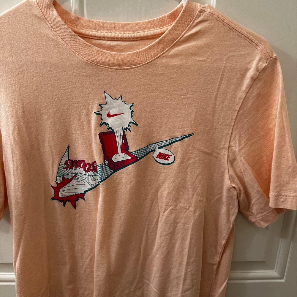 Pink Nike graphic t-shirt - Picture 2 of 4